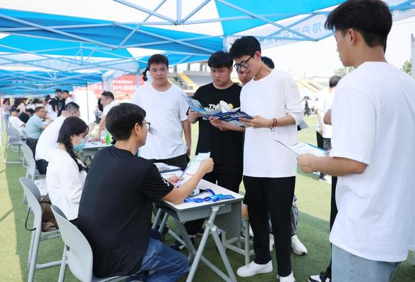 瞄准产业“靶心” 看郑州城市职业学院如何打通就业“最后一公里”