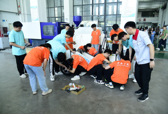 全国40余家网络媒体记者点赞能“文”能“武”的许昌学院
