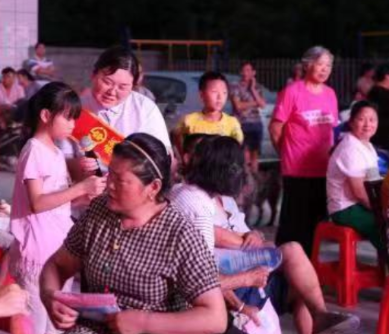 慈利农商银行:送戏+宣讲 这场金融夜校真热闹!