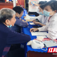 雅贝康口腔开展社区义诊公益活动，为民众普及口腔保健知识