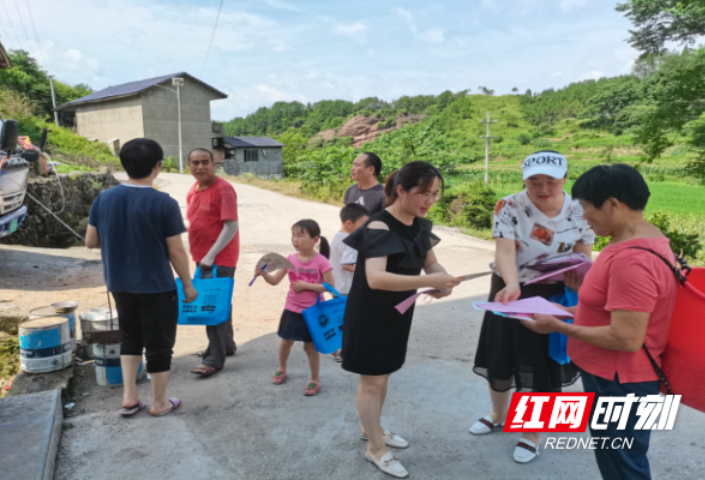 张家界：筑牢禁毒“防火墙” 永定妇幼敲门入户进农家