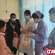 28周孕妈身患重症 病房医护暖心相助