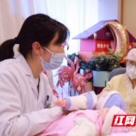宝宝一哭就边摇边哄？小心“好意”变“帮倒忙”