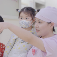 感人重逢 湖南省妇幼保健院助产士与两年前接生宝妈再相见