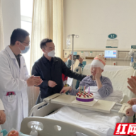 6厘米肿瘤紧贴脑干 湘雅神外妙手摘除