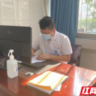 匠心独运 他用巧手绽放“针”的艺术