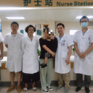 湘雅医院小儿外科专家为3岁幼儿在腹腔镜下成功切除“巨脾”