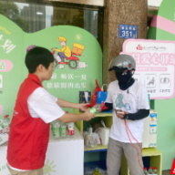 致敬高温下的坚守丨防暑包、凉茶、藿香正气水……“暑”不尽的清凉免费送