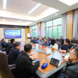 新老队员“围炉”共话援非情