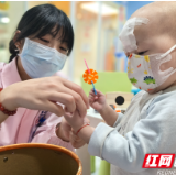 从患儿到实习护士 17岁女孩传递抗癌新希望