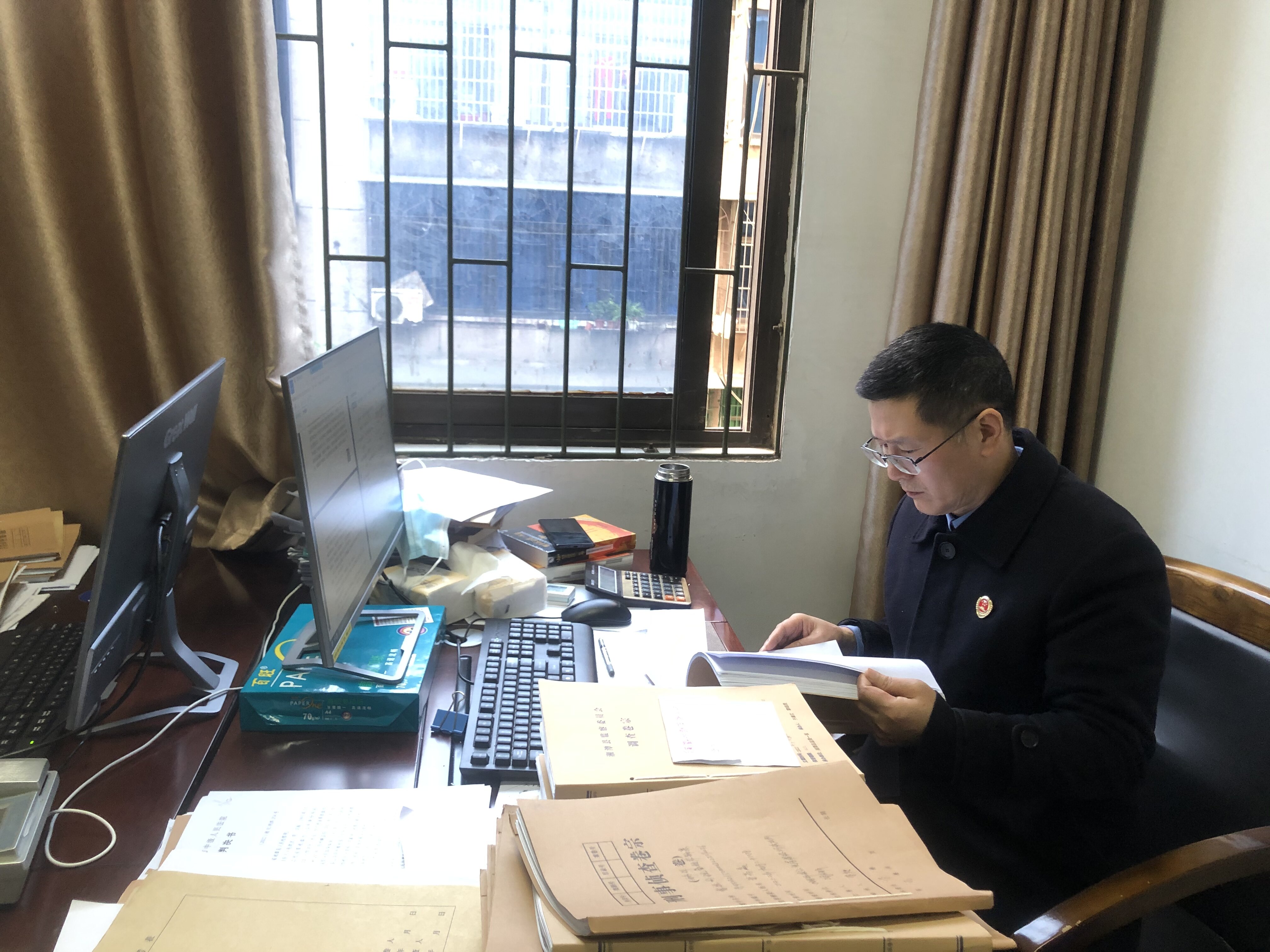 承办检察官张红军审阅案件_proc.jpg