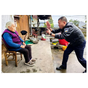 保靖公安：将“窗口服务”延伸到“家门口”