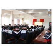 宪法微宣讲、国旗下宣誓、食堂陪餐……南县法院把“法治大礼包”送进校园