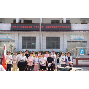 泸溪县委政法委牵头开展爱路护路宣传日活动