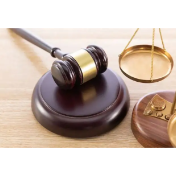 工人在施工现场摔伤致残，责任谁来担？判了！