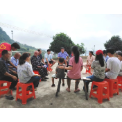 冷水江公安：“拉家常”话反诈 “屋场会”筑平安