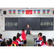古丈法院：开学第一课 法治伴成长