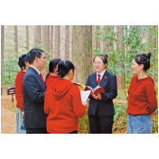 湖南靖州法院：水杉树下普法