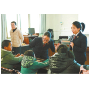 “暖冬”行动来到特殊教育学校