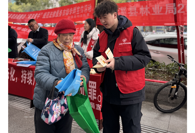 辰溪县：“普法年货”送上门，法治护航平安年