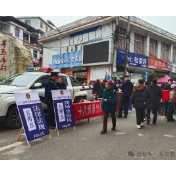 花垣公安开展“集市警务” 全力守护春节“烟火气”