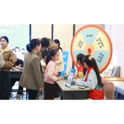 巾帼普法基层行 春风送暖“她”权益