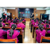 送法进校园 护航成长路 ——武陵区法院“开学第一课”点亮紫桥小学法治课堂