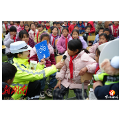 花垣公安开展第31个全国中小学生安全教育日宣传活动