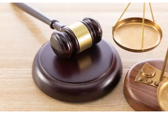 劳动者入职一天遭遇工伤，工资标准及工伤赔偿基数如何确定？法院判了