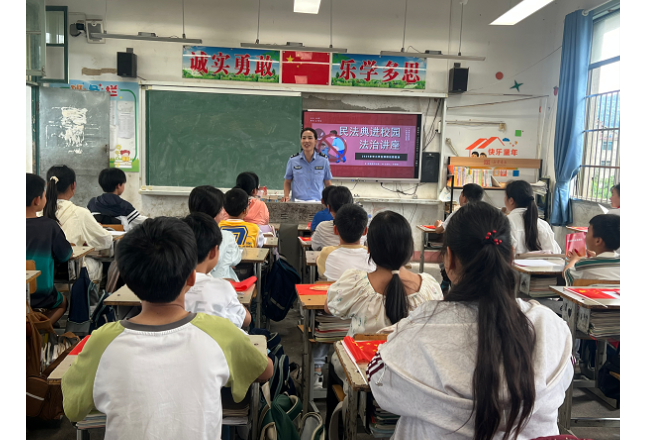 法治护航伴成长 普法润心进校园 ——辰溪县司法局联合开展法治宣传进校园活动