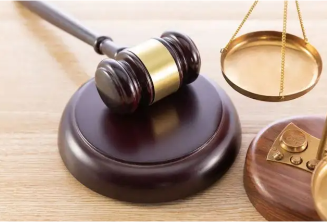 未系安全带的乘客交通事故中受伤，是否需担责？  法院：未系安全带的行为客观上造成了自身损害结果的扩大，应担责