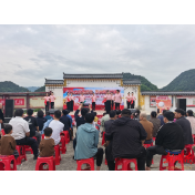 花垣“文艺+问答+服务”模式送法治“大餐”进苗乡