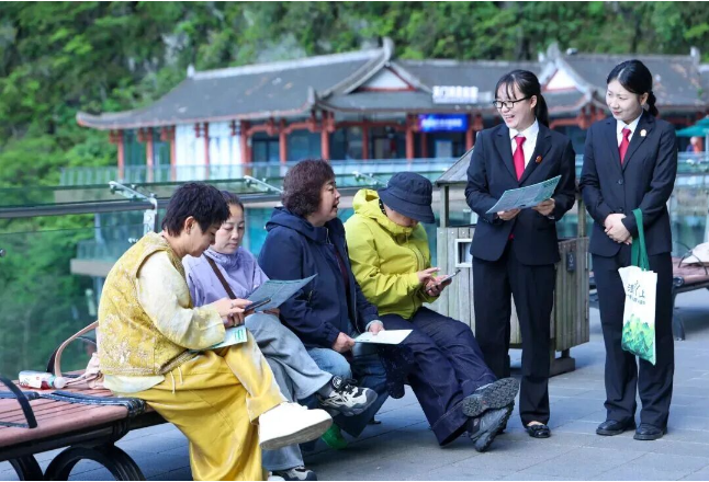 “法”在身边安心游——张家界法院旅游速裁法庭“五一”护“游”纪实