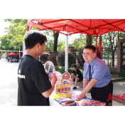 龙山检察把法治守护送到考点门口