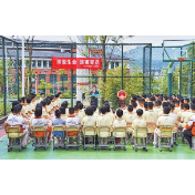 筑牢校园安全屏障