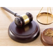 体育课跑步串道将同学撞倒受伤  法院：串道学生未遵守跑步规则存在主要过错，其与监护人担责7成