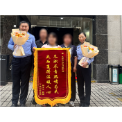 女孩跨越千里，再次来长沙只为对这位民警说一声谢谢！