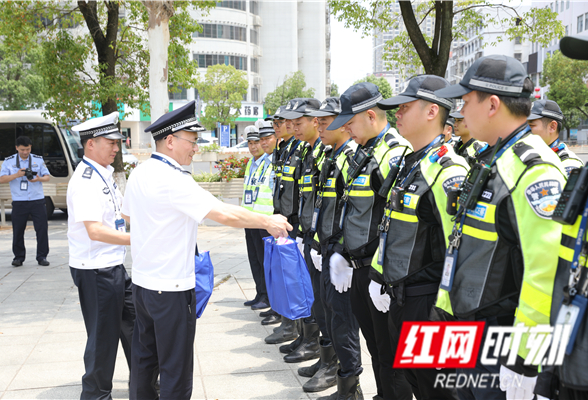 车丽华走访慰问夏季治安打击整治“百日行动”一线执勤执法人员