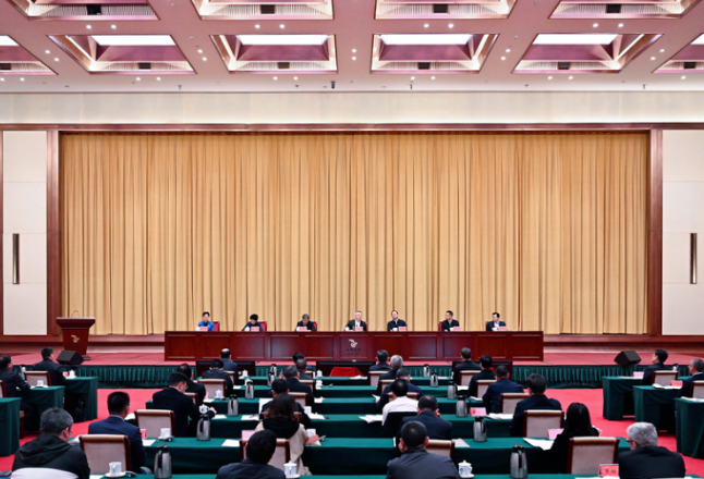 省委省政府高规格召开的这个会议现场，透出了三个关键词