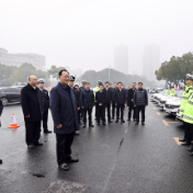 毛伟明检查元旦假期交通安全：以时时放心不下的责任感保畅通保平安