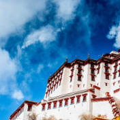 谈起生活巨变,果木桑老人和多吉顿珠都用歌声表达感恩 ——“甜甜的幸福”唱不完