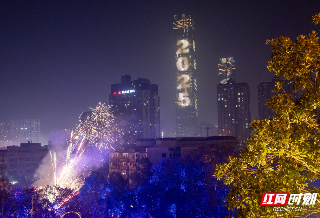 组图丨氛围感拉满 直击2025年长沙跨年夜现场