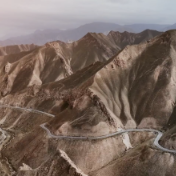 他们在边境，筑起“移动长城”