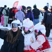 新华全媒+|一座滑雪场带“热”一座城