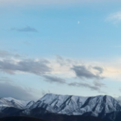 大美红图丨云端之上，祁连雪峰横亘天际