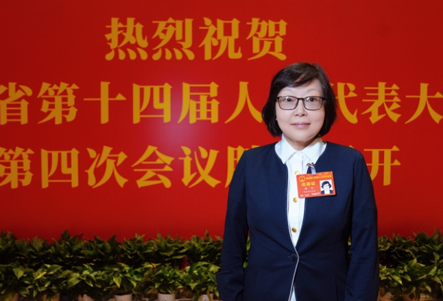 两会好声音丨省人大代表颜玫呼吁：严厉打击网络涉烟违法活动