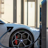 买了新能源车,物业却不让装充电桩?法院这样判