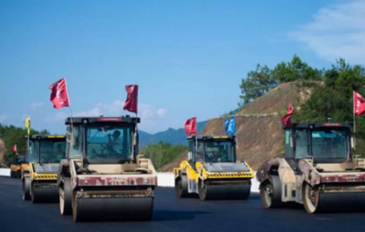 战高温抢进度 平益高速以劳动竞赛助力年底高质量通车