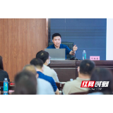 最美公益普法候选个人丨邓联荣：十八年如一日传播法治之光