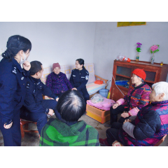 【摄影类优胜奖】《志愿红——温暖的光》 湖南省茶陵监狱 邓旭芝
